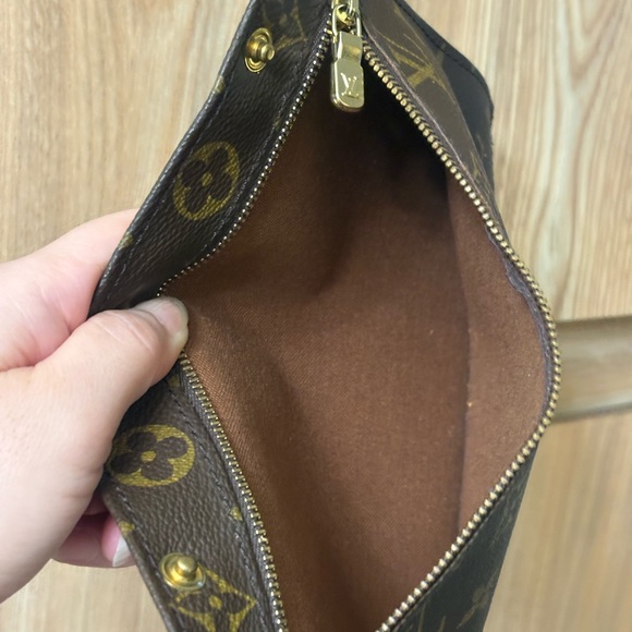 AuthLouis Vuitton Monogram Accessory Randonnee Pouch - Picture 2 of 7